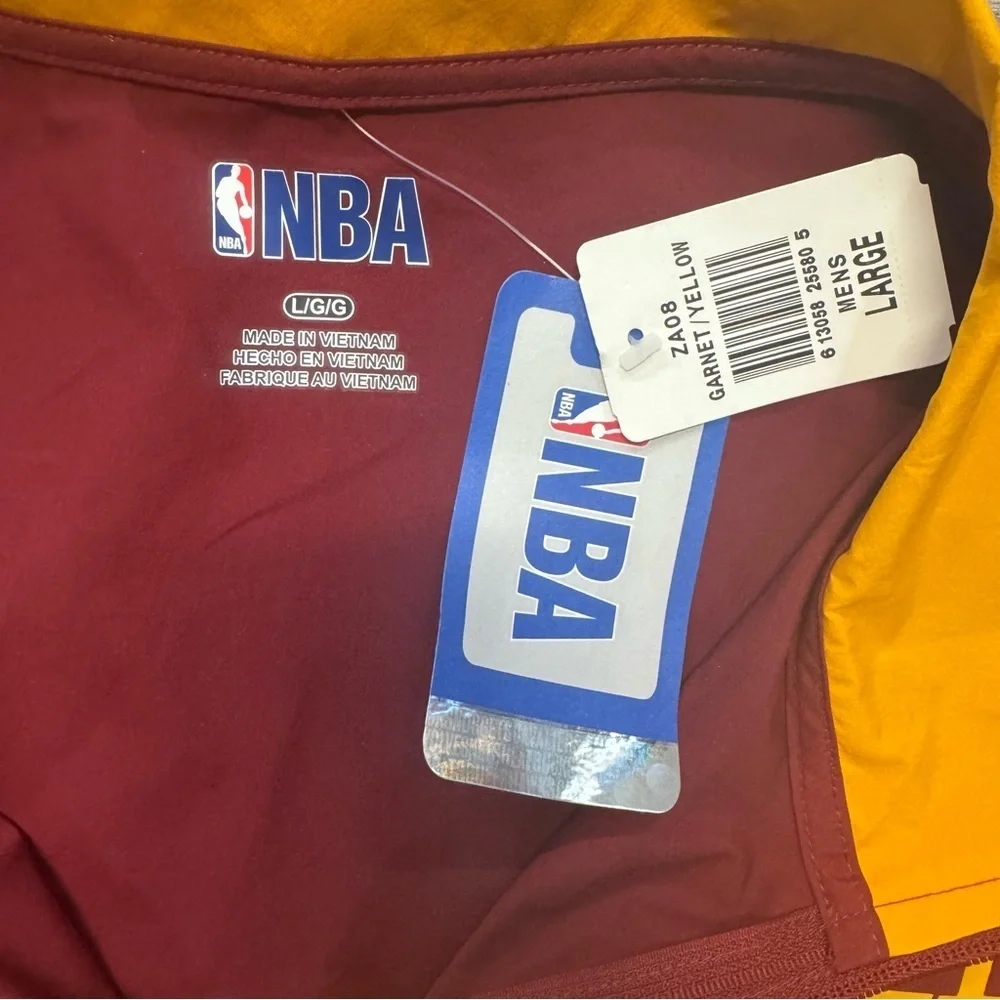 NWT Cleveland Cavaliers NBA Windjacket Lightweight Full Zip Mens Sz. L